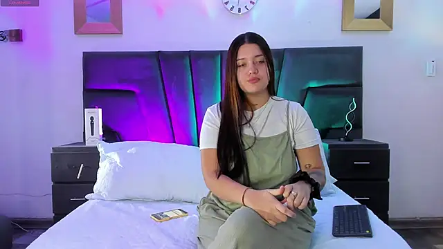 Snapshot of AndreaAndKarina chatting on 01.14.25 AndreaAndKarina online show from 01.14.25