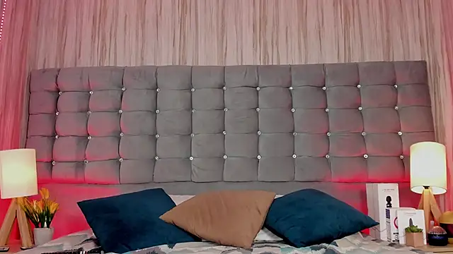 Snapshot of Poacahontasfg chatting on 09.19.25 Poacahontasfg online show from 09.19.25