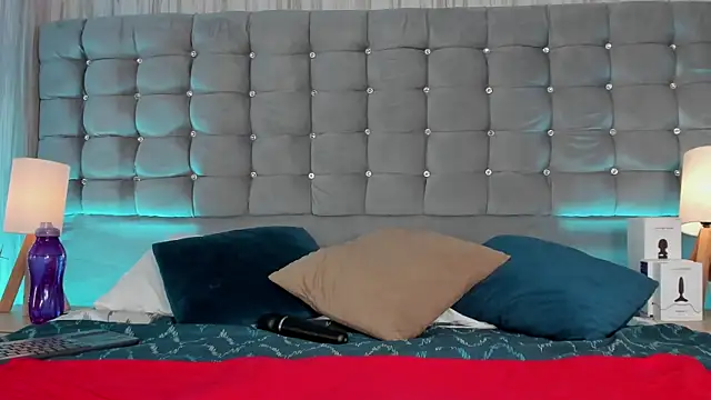 Snapshot of Poacahontasfg chatting on 10.10.25 Poacahontasfg online show from 10.10.25