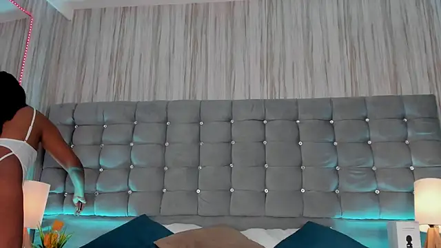 Snapshot of Poacahontasfg chatting on 10.11.25 Poacahontasfg online show from 10.11.25