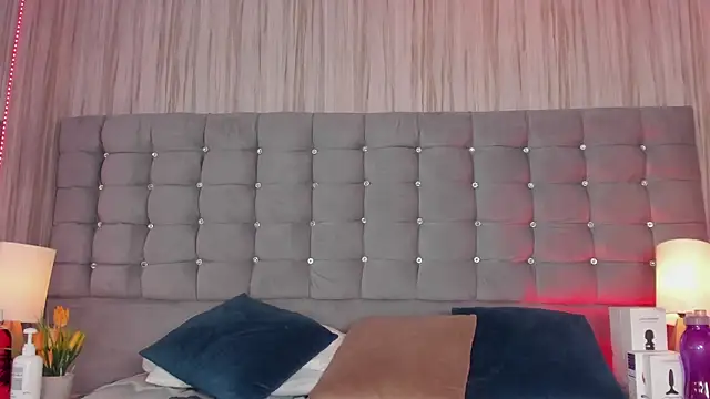 Snapshot of Poacahontasfg chatting on 10.14.25 Poacahontasfg online show from 10.14.25