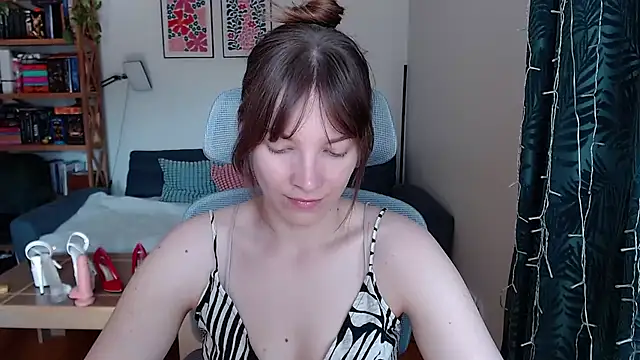 Snapshot of kenzie_x chatting on 06.25.26 kenzie x online show from 06.25.26