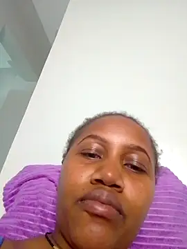 Snapshot of SquirtQueen222 chatting on 12.09.24 SquirtQueen222 online show from 12.09.24