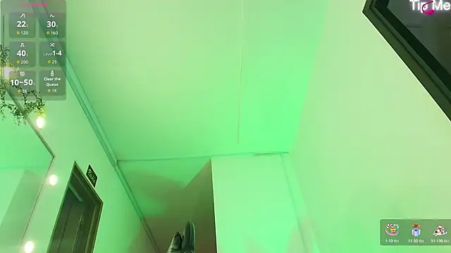 Snapshot of Samara_Hillss chatting on 10.31.25 Samara Hillss online show from 10.31.25