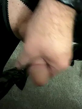 Snapshot of SexyLatexObject chatting on 10.27.25 SexyLatexObject online show from 10.27.25