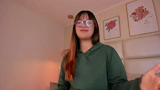 Aily Yozuko online show from 10.17.25