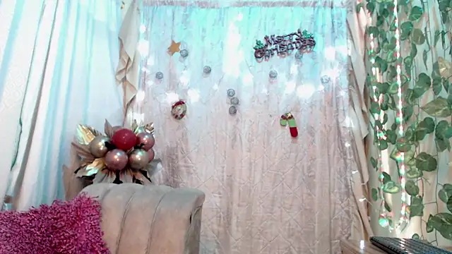 Snapshot of nicollejordan1 chatting on 12.14.24 nicollejordan1 online show from 12.14.24