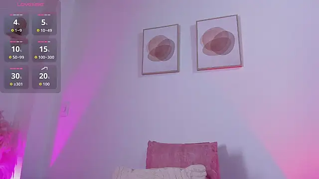 Snapshot of Mia_222 chatting on 09.30.25 Mia 222 online show from 09.30.25