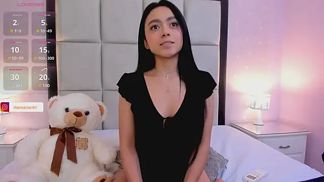 Snapshot of HannaClarrk_ chatting on 12.23.24 HannaClarrk online show from 12.23.24
