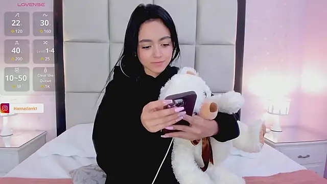 Snapshot of HannaClarrk_ chatting on 12.24.24 HannaClarrk online show from 12.24.24
