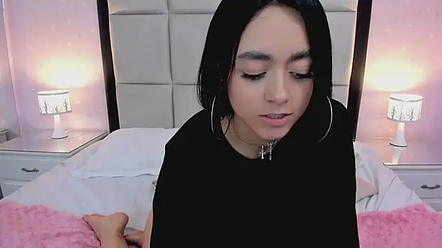 Snapshot of HannaClarrk_ chatting on 01.28.25 HannaClarrk online show from 01.28.25