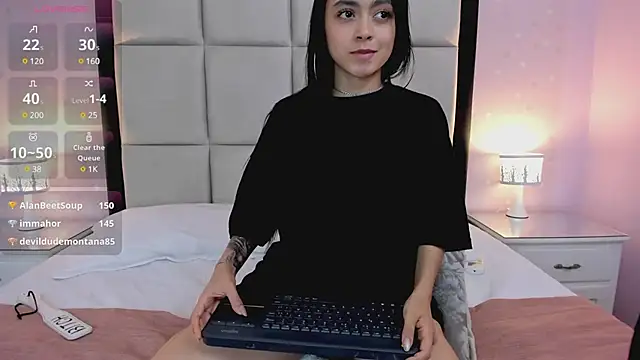 Snapshot of HannaClarrk_ chatting on 02.26.25 HannaClarrk online show from 02.26.25