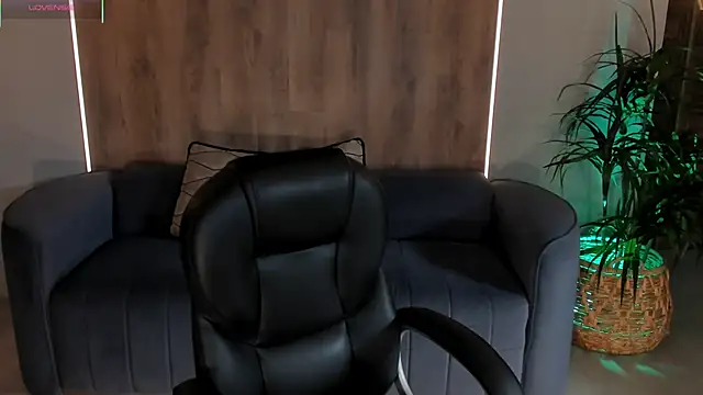 Snapshot of AngelicaVega chatting on 10.29.25 AngelicaVega online show from 10.29.25