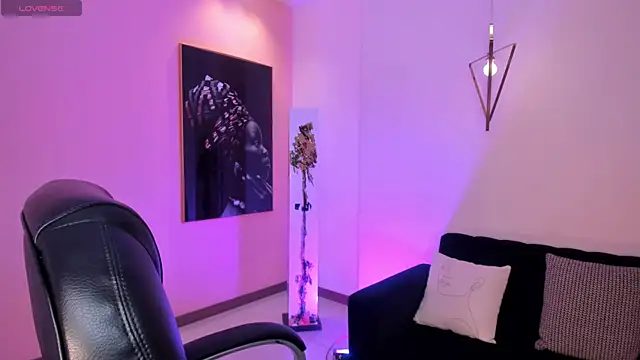 DonnaStonne online show from 02.18.25