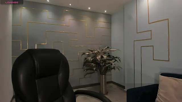 DonnaStonne online show from 02.23.25