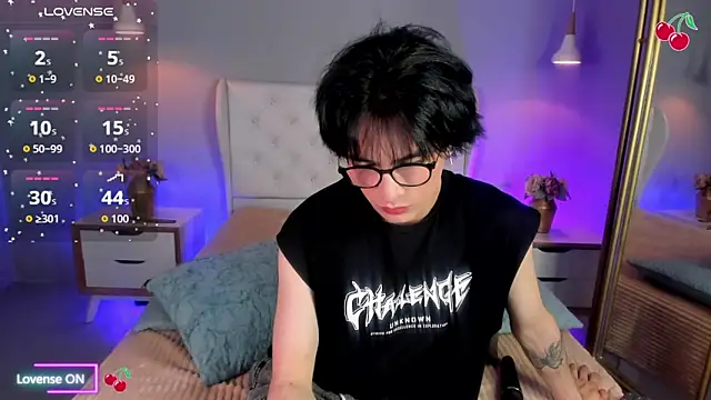 Snapshot of cherryy_boy chatting on 10.20.25 cherryy boy online show from 10.20.25