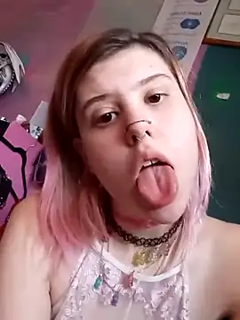 Snapshot of Esteem369 chatting on 03.21.25 Esteem369 online show from 03.21.25