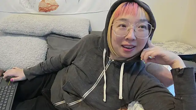 Snapshot of luxgray chatting on 12.09.24 luxgray online show from 12.09.24