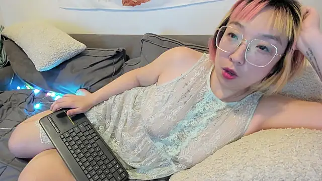 Snapshot of luxgray chatting on 12.25.24 luxgray online show from 12.25.24