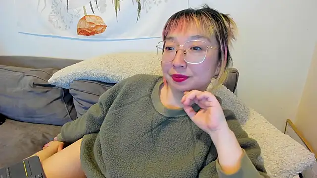 Snapshot of luxgray chatting on 02.09.25 luxgray online show from 02.09.25