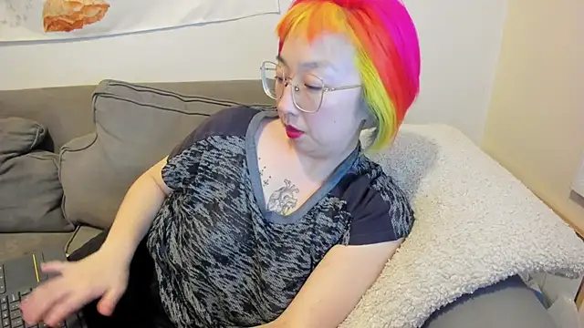 Snapshot of luxgray chatting on 03.18.25 luxgray online show from 03.18.25