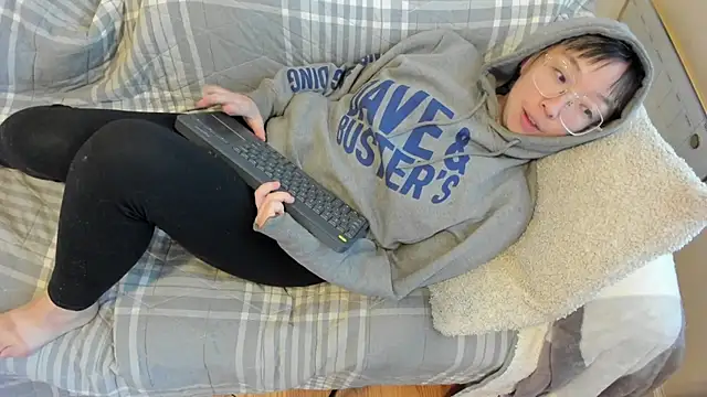 Snapshot of luxgray chatting on 10.17.25 luxgray online show from 10.17.25