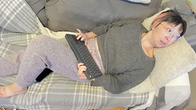 Snapshot of luxgray chatting on 10.18.25 luxgray online show from 10.18.25