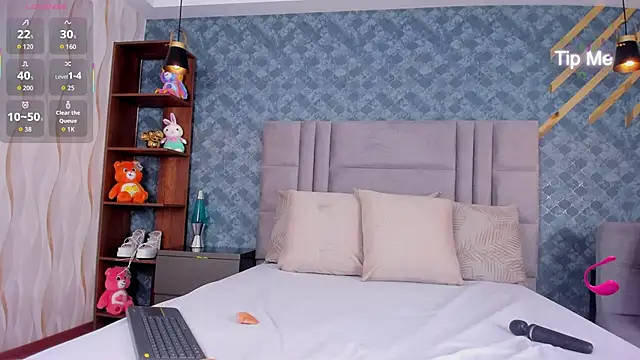 NiiaMoore online show from 10.03.25