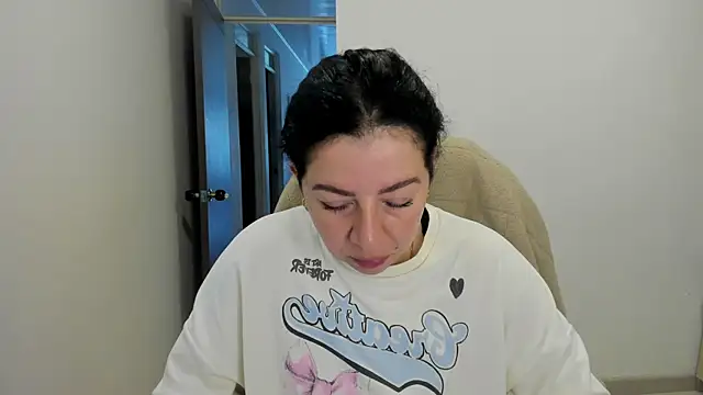Snapshot of Im_coco chatting on 04.29.26 Im coco online show from 04.29.26