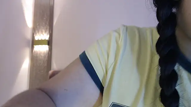Snapshot of AgathaLynx chatting on 03.04.25 AgathaLynx online show from 03.04.25
