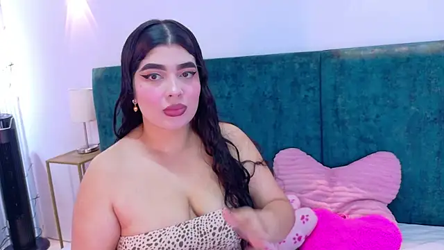 Snapshot of AgathaLynx chatting on 10.11.25 AgathaLynx online show from 10.11.25