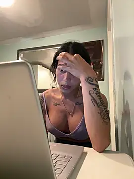 Snapshot of catriona_pia chatting on 10.23.25 catriona pia online show from 10.23.25