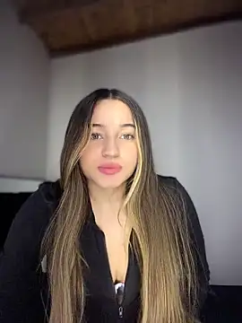 Snapshot of Sophie_spencer1 chatting on 05.27.26 Sophie spencer1 online show from 05.27.26