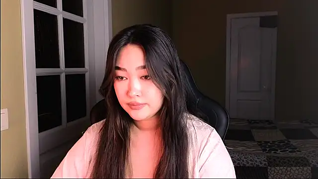 Snapshot of Erica_Wayne chatting on 02.04.25 Erica Wayne online show from 02.04.25