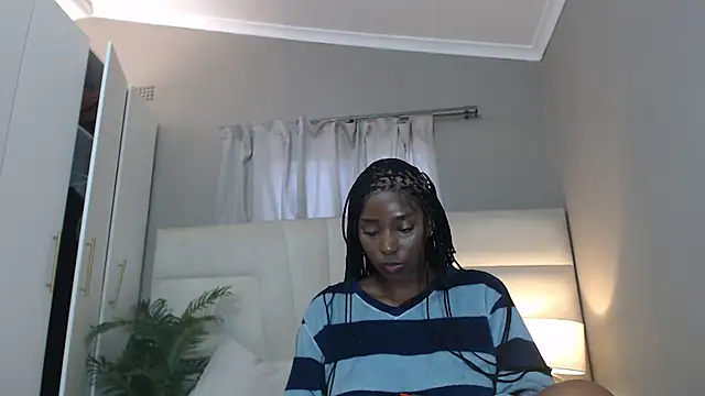 Snapshot of naughtyblackdolie chatting on 10.03.25 naughtyblackdolie online show from 10.03.25