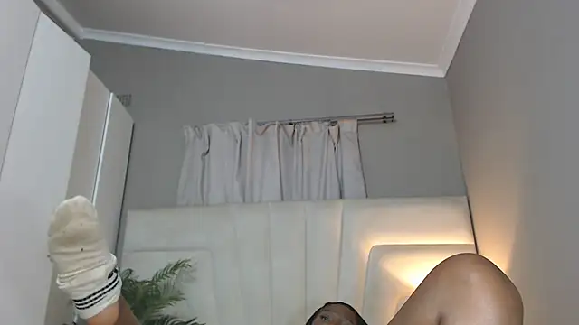 Snapshot of naughtyblackdolie chatting on 10.04.25 naughtyblackdolie online show from 10.04.25