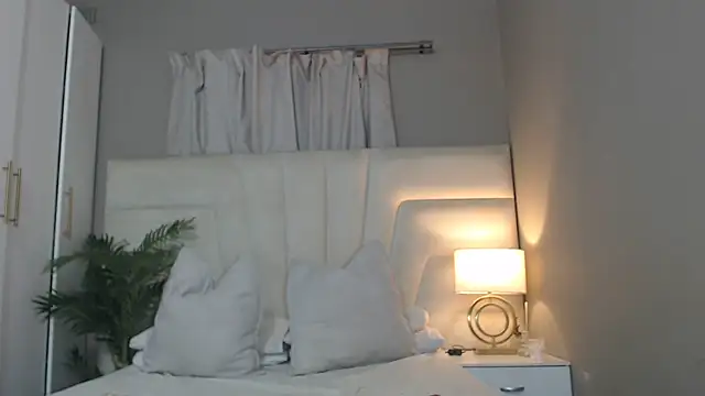 Snapshot of naughtyblackdolie chatting on 10.25.25 naughtyblackdolie online show from 10.25.25