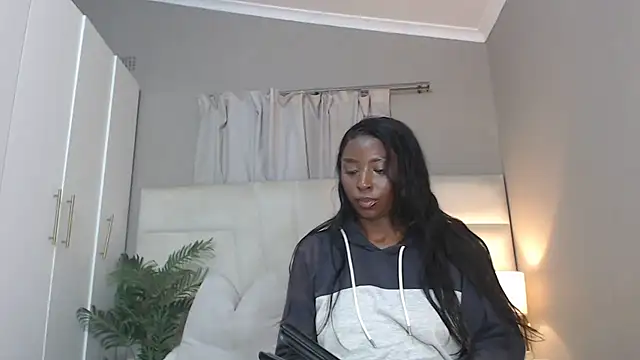 Snapshot of naughtyblackdolie chatting on 11.07.25 naughtyblackdolie online show from 11.07.25