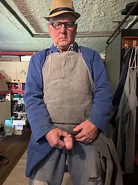 Snapshot of oldgayman chatting on 09.27.25 oldgayman online show from 09.27.25