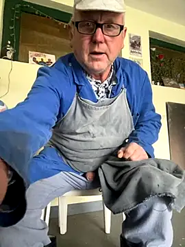 Snapshot of oldgayman chatting on 10.28.25 oldgayman online show from 10.28.25