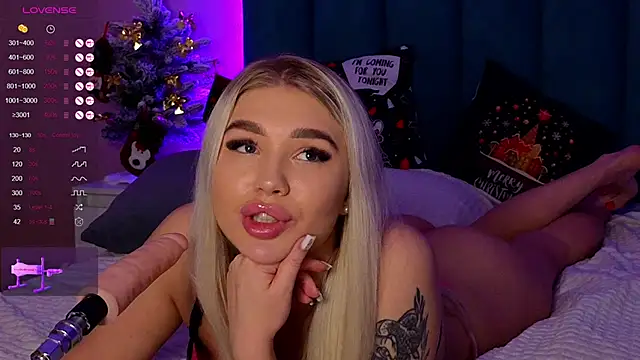 Snapshot of DreamPussyy chatting on 12.28.24 DreamPussyy online show from 12.28.24