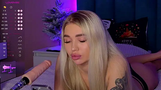 Snapshot of DreamPussyy chatting on 01.13.25 DreamPussyy online show from 01.13.25