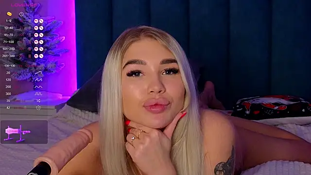 Snapshot of DreamPussyy chatting on 01.24.25 DreamPussyy online show from 01.24.25