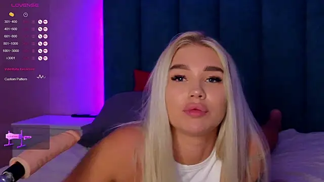 Snapshot of DreamPussyy chatting on 02.17.25 DreamPussyy online show from 02.17.25