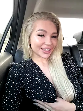 Snapshot of DreamPussyy chatting on 10.20.25 DreamPussyy online show from 10.20.25