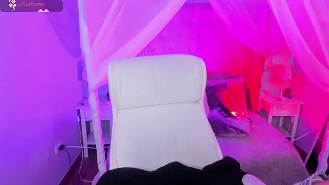 Snapshot of Hanna__Becker_ chatting on 02.26.25 Hanna Becker online show from 02.26.25