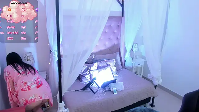 Hanna  Becker  online show from 09.27.25