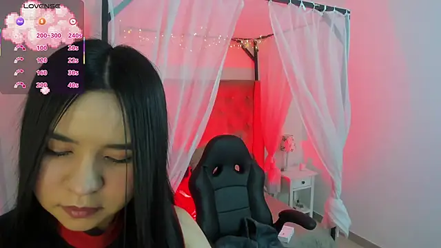 Hanna  Becker  online show from 10.17.25