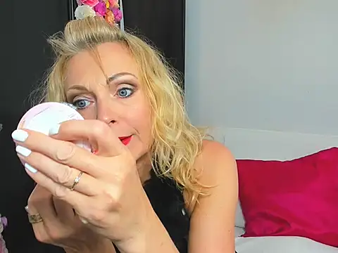 CrystalHotty online show from 05.26.26