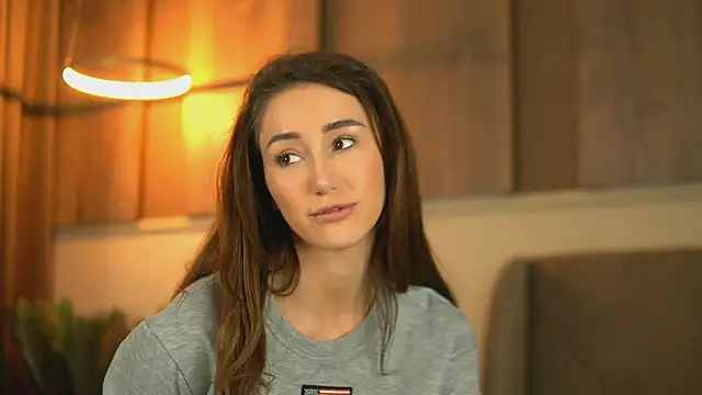 EmilyRaymont online show from 03.06.25